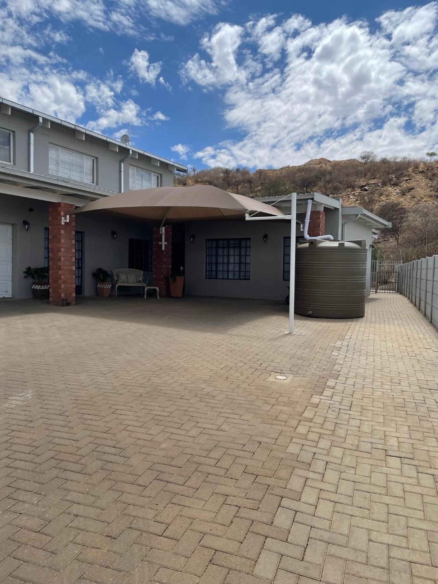 City Comfort Self Catering Windhoek Esterno foto