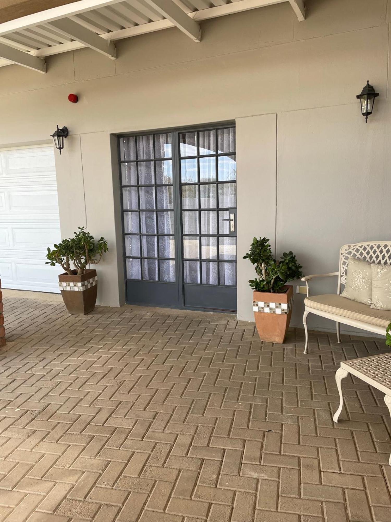 City Comfort Self Catering Windhoek Esterno foto