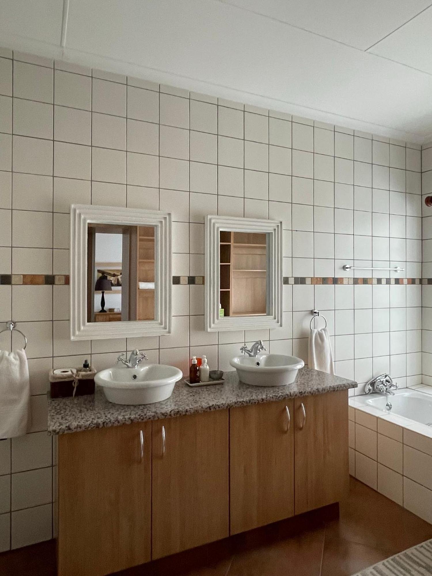 City Comfort Self Catering Windhoek Esterno foto