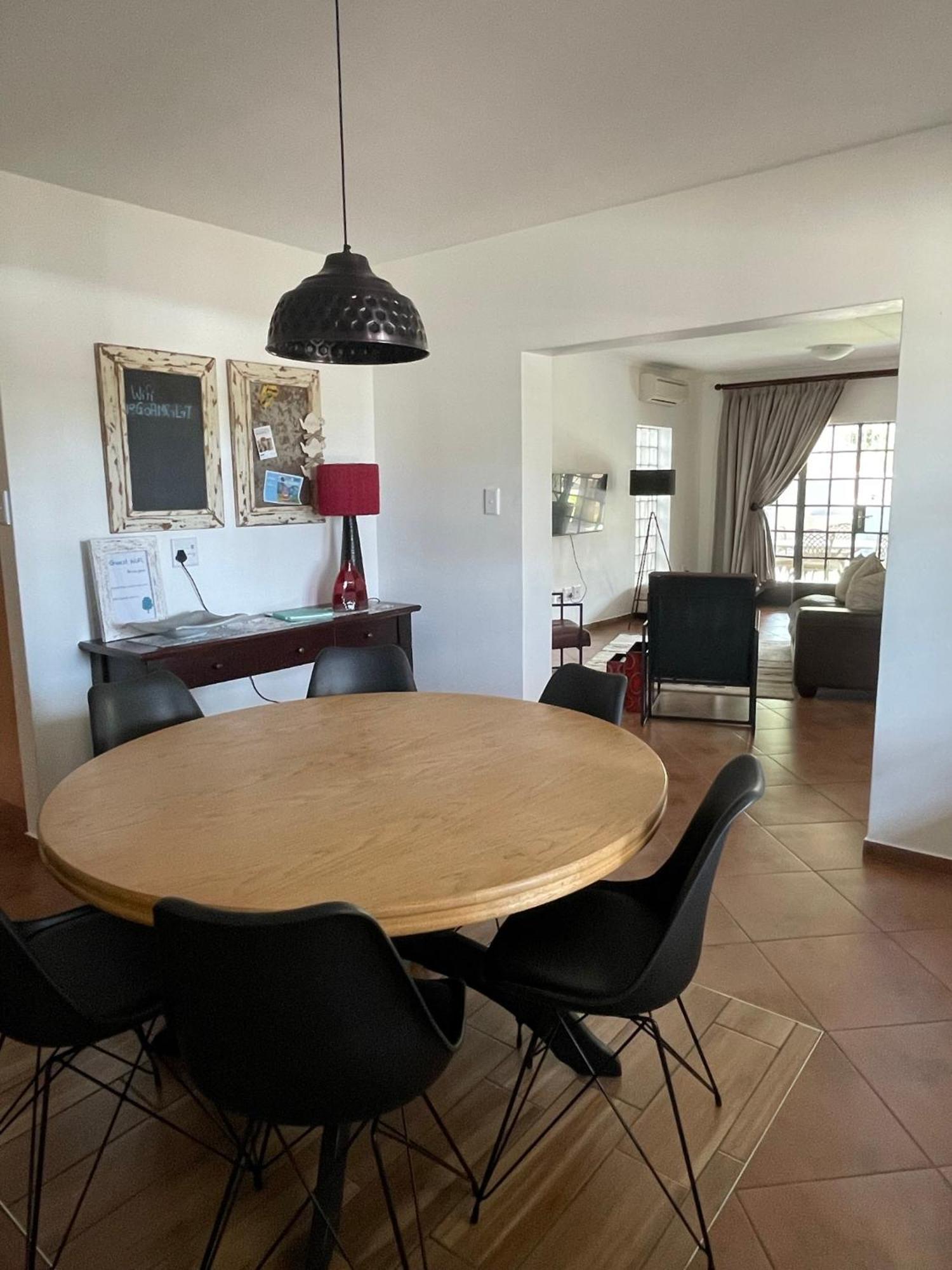 City Comfort Self Catering Windhoek Esterno foto