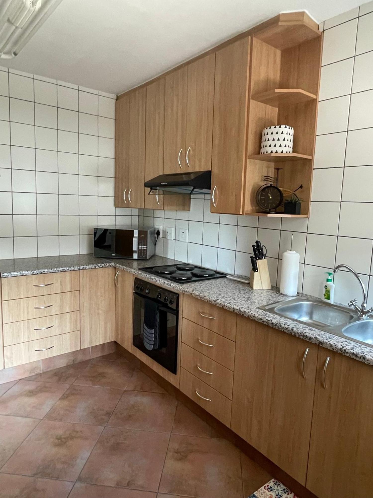 City Comfort Self Catering Windhoek Esterno foto
