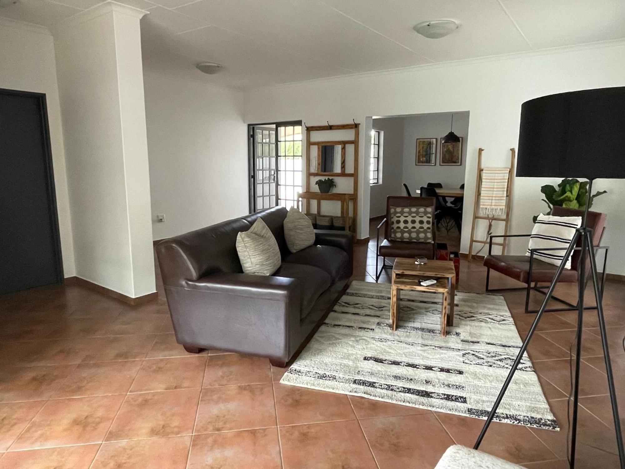 City Comfort Self Catering Windhoek Esterno foto