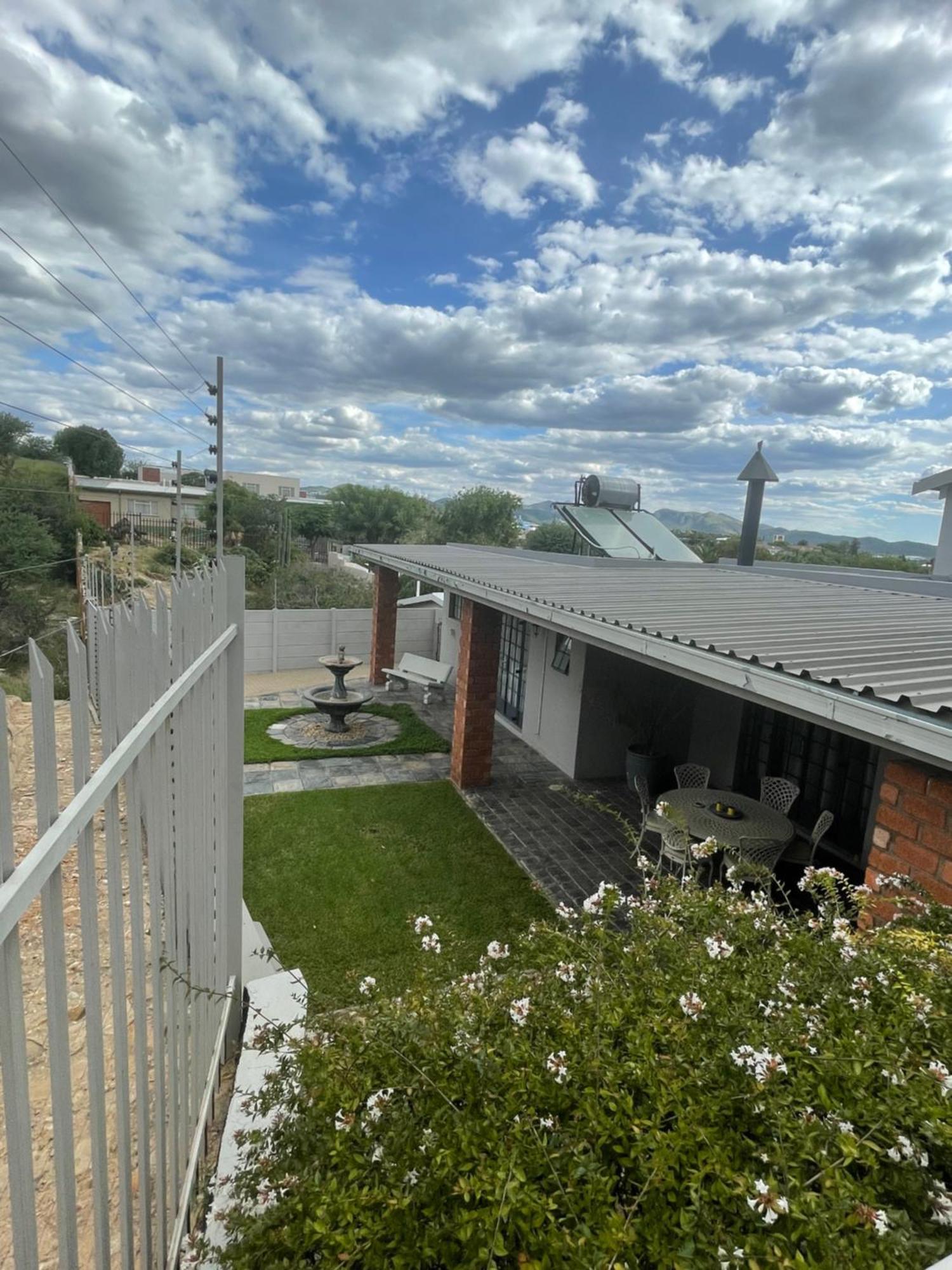 City Comfort Self Catering Windhoek Esterno foto